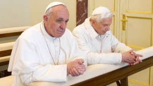 Benedicto XVI y Francisco, dos pontífices Foto Vaticano
