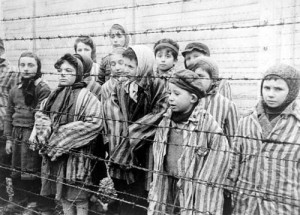 Child_survivors_of_Auschwitz_Niños en Auschwitz el 27de enero de 1945 Wikipedia